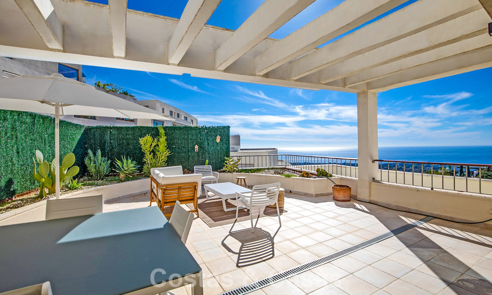 Appartement contemporain prêt à emménager avec vue panoramique sur la mer à vendre à l’est de Marbella 789373