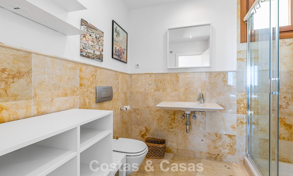 Appartement contemporain prêt à emménager avec vue panoramique sur la mer à vendre à l’est de Marbella 789383