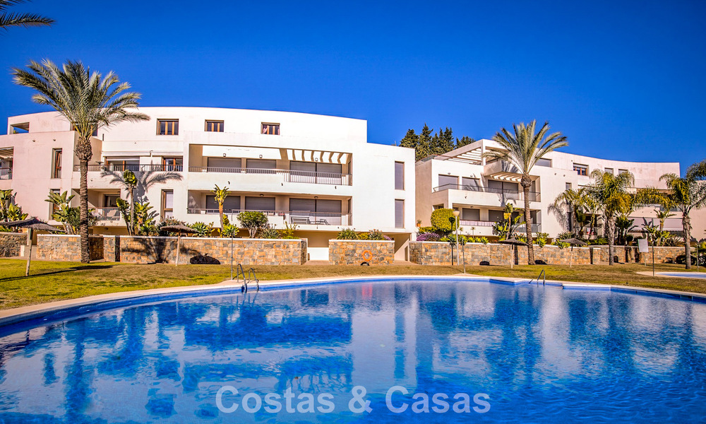 Appartement contemporain prêt à emménager avec vue panoramique sur la mer à vendre à l’est de Marbella 789384