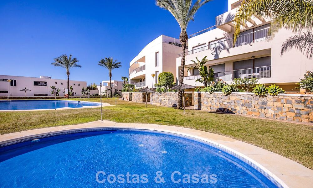 Appartement contemporain prêt à emménager avec vue panoramique sur la mer à vendre à l’est de Marbella 789385