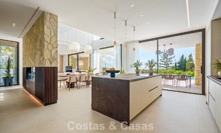 Villa de luxe contemporaine exclusive à vendre dans une communauté sécurisée à La Quinta, Benahavís - Marbella 789418 