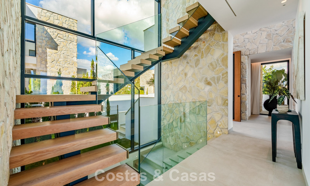 Villa de luxe moderne-méditerranéenne à vendre dans une communauté de premier plan à La Quinta, Benahavís - Marbella 789476