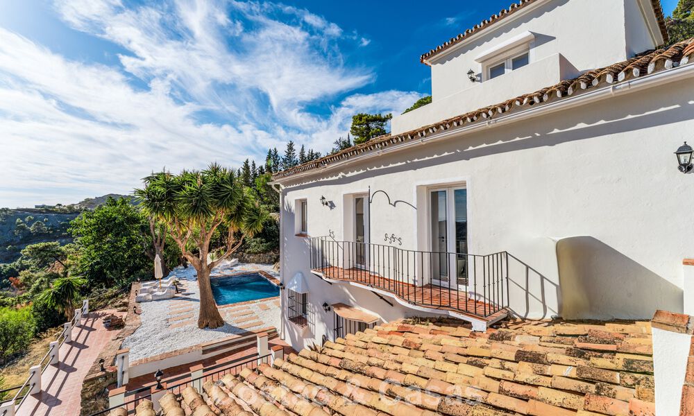 Villa andalouse de luxe élégante au charme intemporel à vendre à El Madroñal, Marbella - Benahavís 789527
