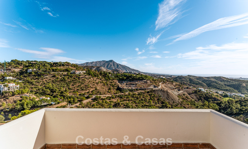 Villa andalouse de luxe élégante au charme intemporel à vendre à El Madroñal, Marbella - Benahavís 789529