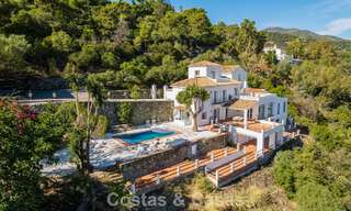 Villa andalouse de luxe élégante au charme intemporel à vendre à El Madroñal, Marbella - Benahavís 789531 