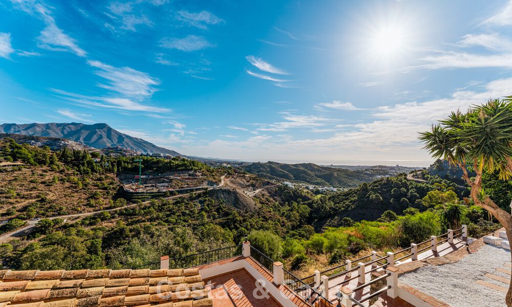 Villa andalouse de luxe élégante au charme intemporel à vendre à El Madroñal, Marbella - Benahavís 789534
