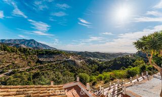 Villa andalouse de luxe élégante au charme intemporel à vendre à El Madroñal, Marbella - Benahavís 789534 