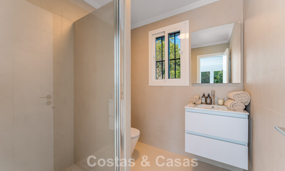 Villa andalouse de luxe élégante au charme intemporel à vendre à El Madroñal, Marbella - Benahavís 789537