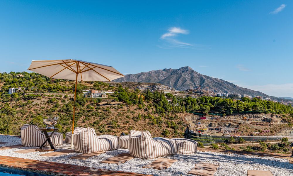 Villa andalouse de luxe élégante au charme intemporel à vendre à El Madroñal, Marbella - Benahavís 789546