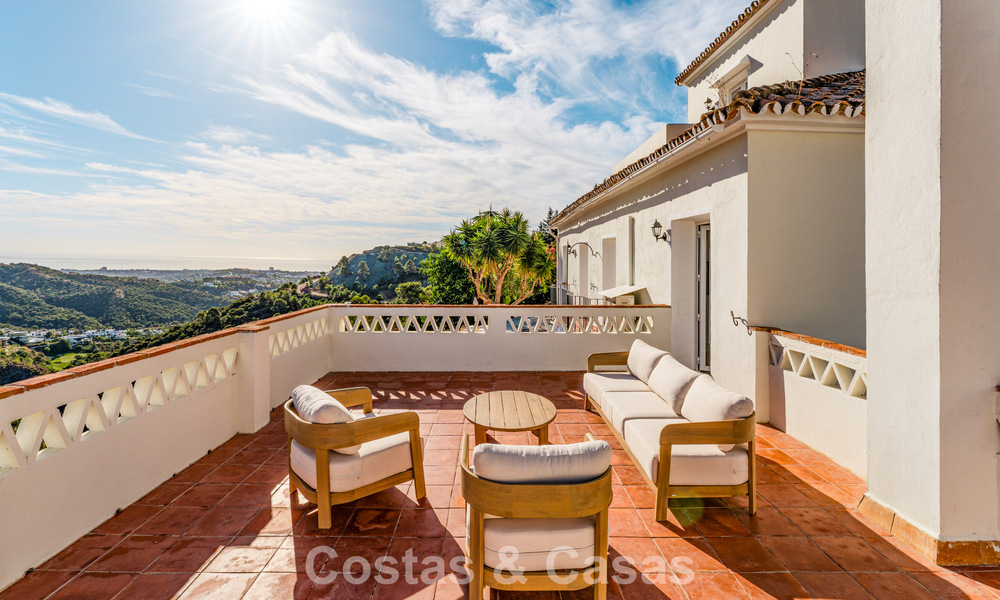 Villa andalouse de luxe élégante au charme intemporel à vendre à El Madroñal, Marbella - Benahavís 789548