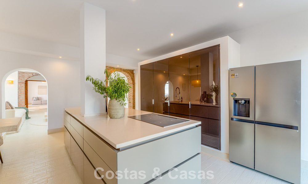 Villa andalouse de luxe élégante au charme intemporel à vendre à El Madroñal, Marbella - Benahavís 789549