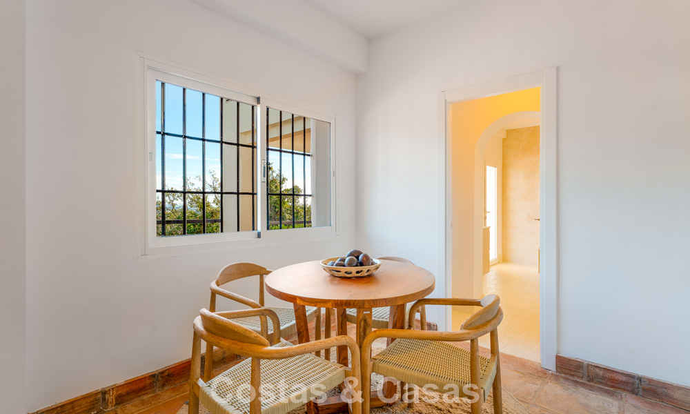 Villa andalouse de luxe élégante au charme intemporel à vendre à El Madroñal, Marbella - Benahavís 789550