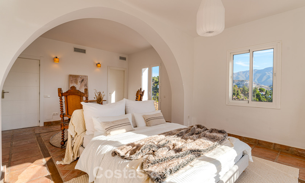 Villa andalouse de luxe élégante au charme intemporel à vendre à El Madroñal, Marbella - Benahavís 789558