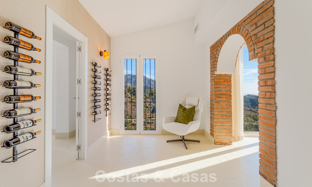 Villa andalouse de luxe élégante au charme intemporel à vendre à El Madroñal, Marbella - Benahavís 789560
