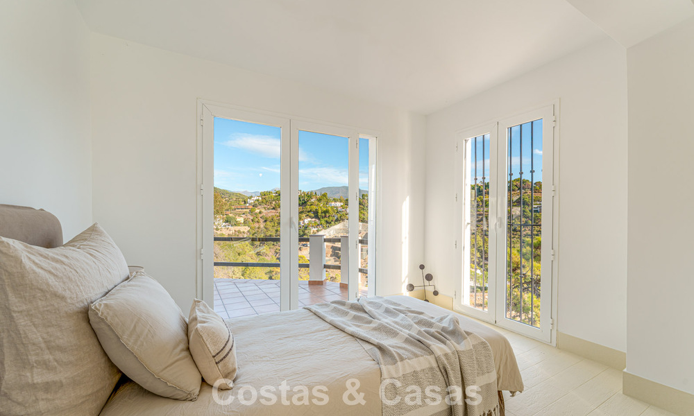 Villa andalouse de luxe élégante au charme intemporel à vendre à El Madroñal, Marbella - Benahavís 789566