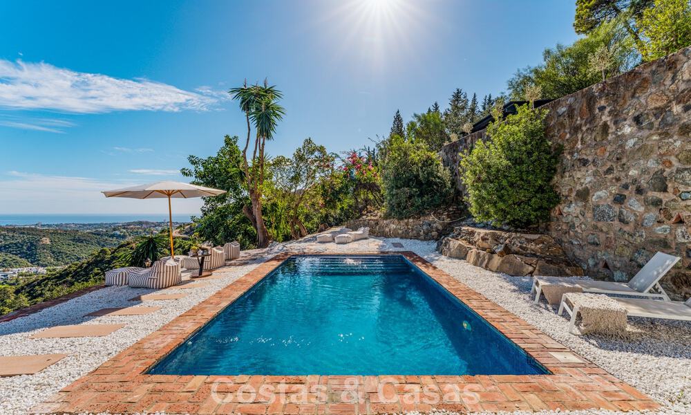Villa andalouse de luxe élégante au charme intemporel à vendre à El Madroñal, Marbella - Benahavís 789574