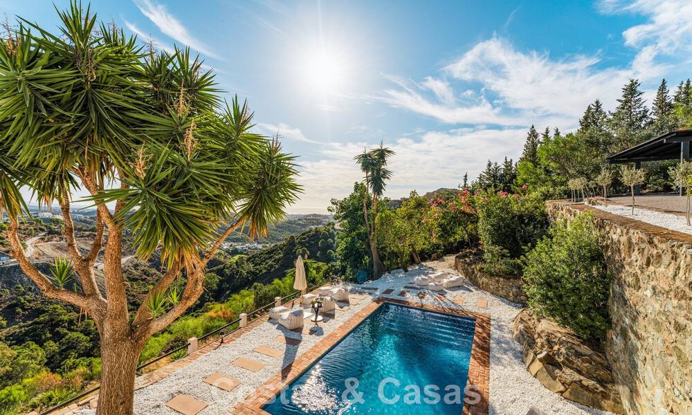 Villa andalouse de luxe élégante au charme intemporel à vendre à El Madroñal, Marbella - Benahavís 789578