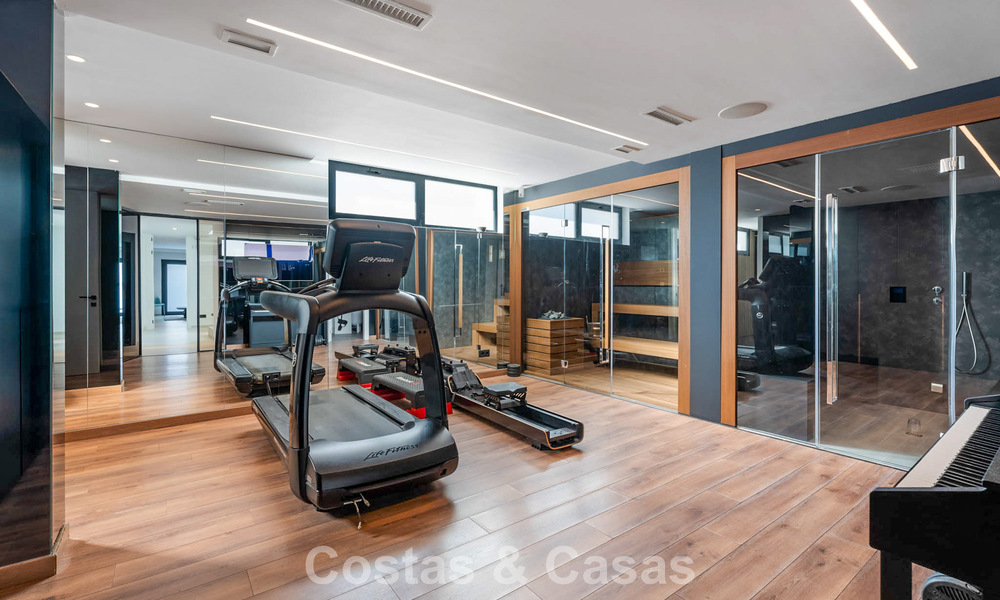 Prête à emménager, villa design ultramoderne avec vues panoramiques à vendre à Marbella - Benahavís 789602