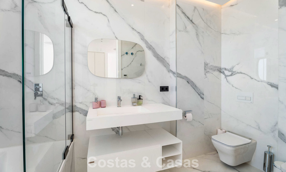 Prête à emménager, villa design ultramoderne avec vues panoramiques à vendre à Marbella - Benahavís 789615