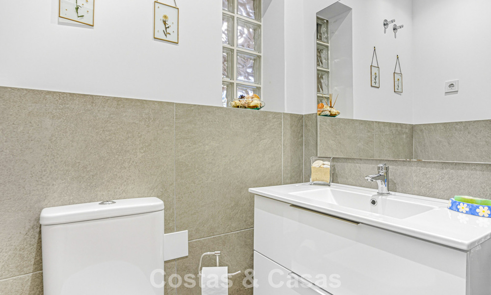 Spacieuse maison de ville à vendre dans une charmante résidence sécurisée sur la Golden Mile de Marbella 789943