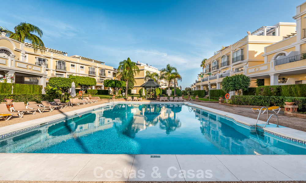 Propriétés de luxe à vendre à deux pas des commodités dans la Vallée du Golf de Nueva Andalucía, Marbella 808489