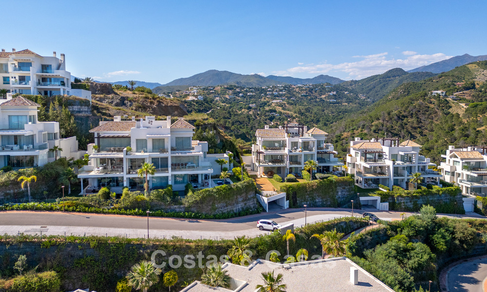 Appartement élégant de 3 chambres à vendre avec vue panoramique sur la mer dans un domaine sécurisé à Benahavis - Marbella 790135