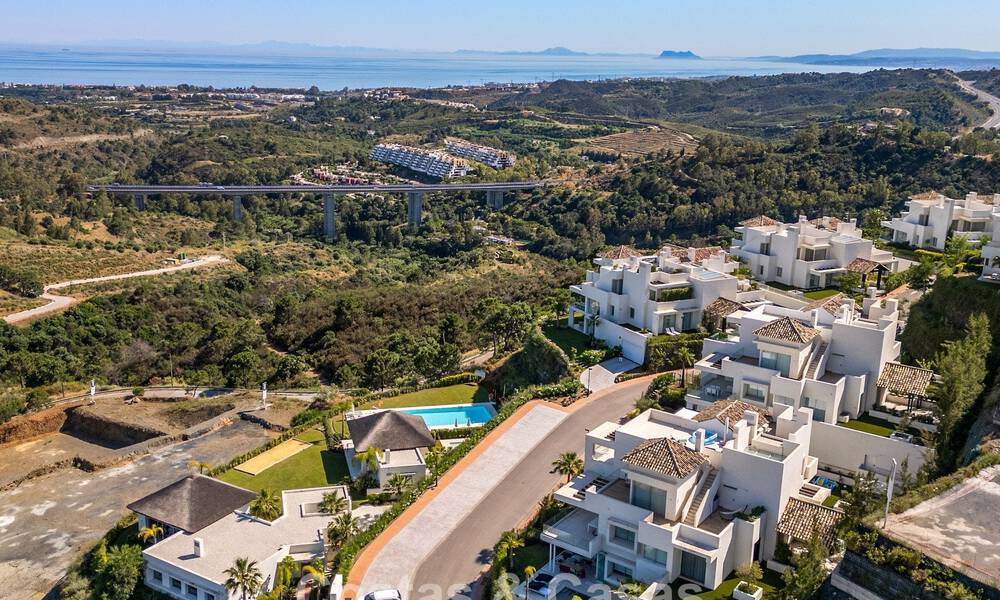Appartement élégant de 3 chambres à vendre avec vue panoramique sur la mer dans un domaine sécurisé à Benahavis - Marbella 790138