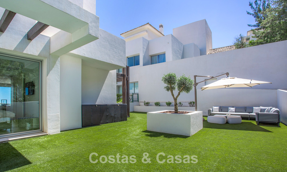 Appartement élégant de 3 chambres à vendre avec vue panoramique sur la mer dans un domaine sécurisé à Benahavis - Marbella 790141