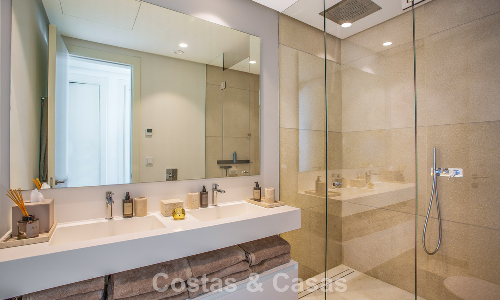 Appartement élégant de 3 chambres à vendre avec vue panoramique sur la mer dans un domaine sécurisé à Benahavis - Marbella 790145