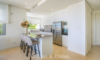 Appartement élégant de 3 chambres à vendre avec vue panoramique sur la mer dans un domaine sécurisé à Benahavis - Marbella 790146 