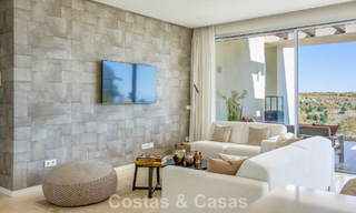 Appartement élégant de 3 chambres à vendre avec vue panoramique sur la mer dans un domaine sécurisé à Benahavis - Marbella 790150 