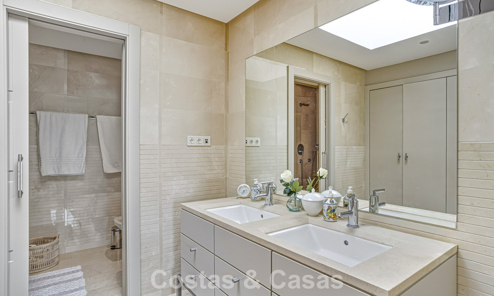 Penthouse modernisé et prêt à emménager à vendre dans un complexe de luxe sur le Golden Mile de Marbella 790112