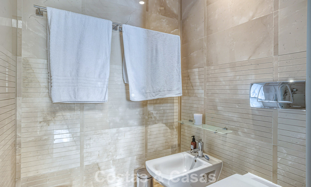 Penthouse modernisé et prêt à emménager à vendre dans un complexe de luxe sur le Golden Mile de Marbella 790113