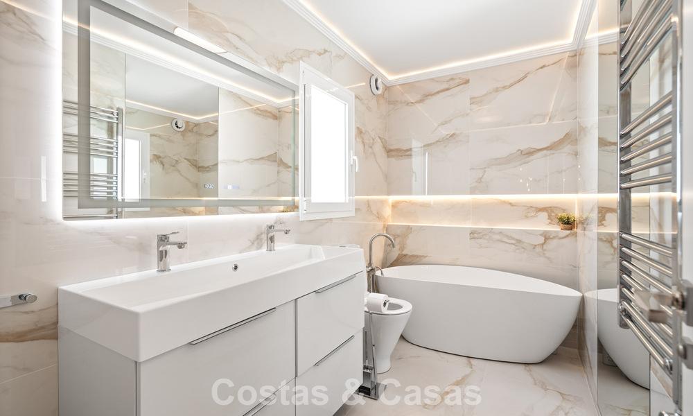 Maison de ville avec intérieur contemporain à vendre, à distance de marche de la plage et du centre de San Pedro, Marbella 790066