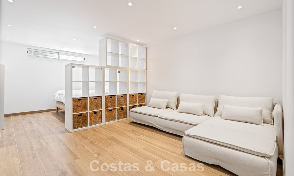 Maison de ville avec intérieur contemporain à vendre, à distance de marche de la plage et du centre de San Pedro, Marbella 790069