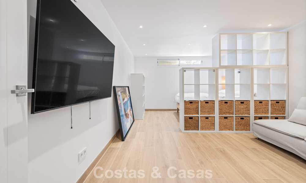 Maison de ville avec intérieur contemporain à vendre, à distance de marche de la plage et du centre de San Pedro, Marbella 790070