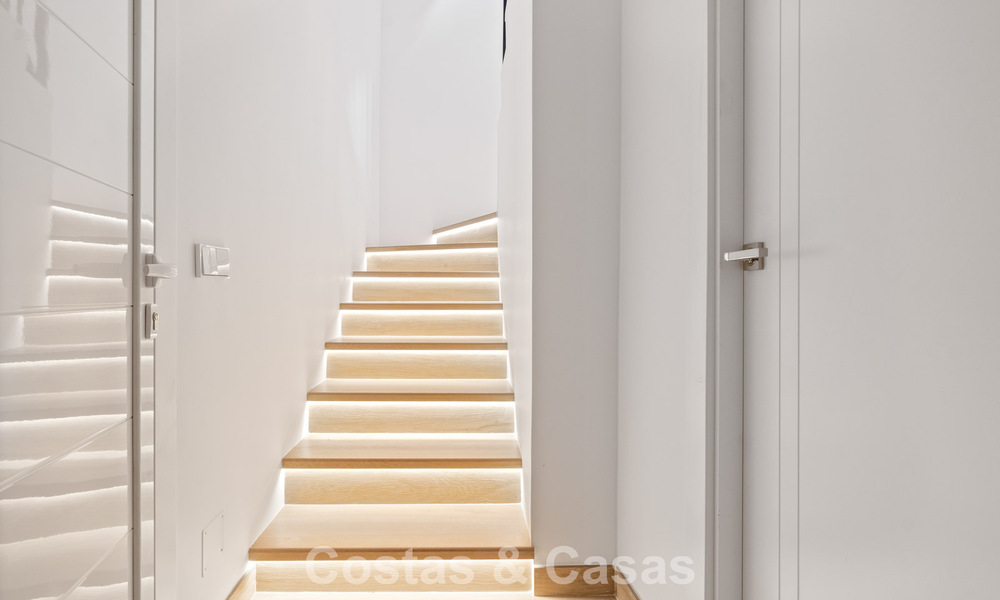 Maison de ville avec intérieur contemporain à vendre, à distance de marche de la plage et du centre de San Pedro, Marbella 790072