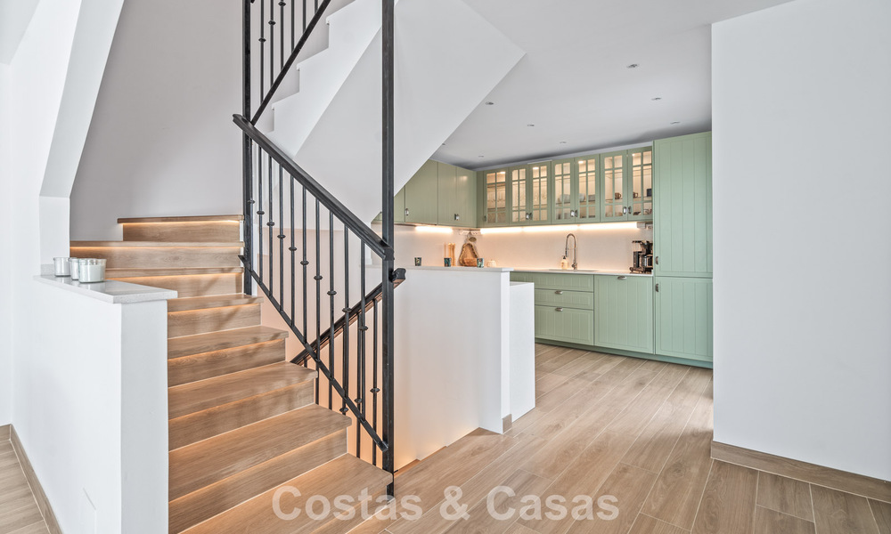 Maison de ville avec intérieur contemporain à vendre, à distance de marche de la plage et du centre de San Pedro, Marbella 790075