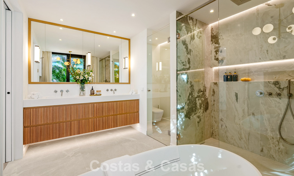Villa de luxe rénovée de première classe à vendre, dans une communauté privilégiée à La Quinta, Marbella - Benahavis 790229