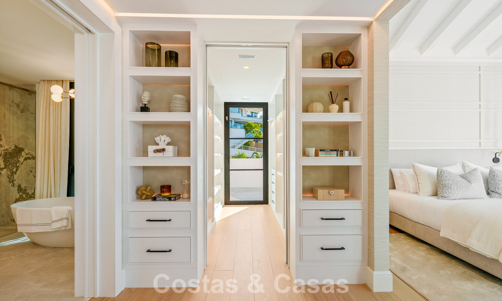 Villa de luxe rénovée de première classe à vendre, dans une communauté privilégiée à La Quinta, Marbella - Benahavis 790232