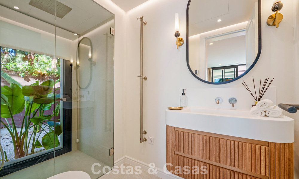 Villa de luxe rénovée de première classe à vendre, dans une communauté privilégiée à La Quinta, Marbella - Benahavis 790243