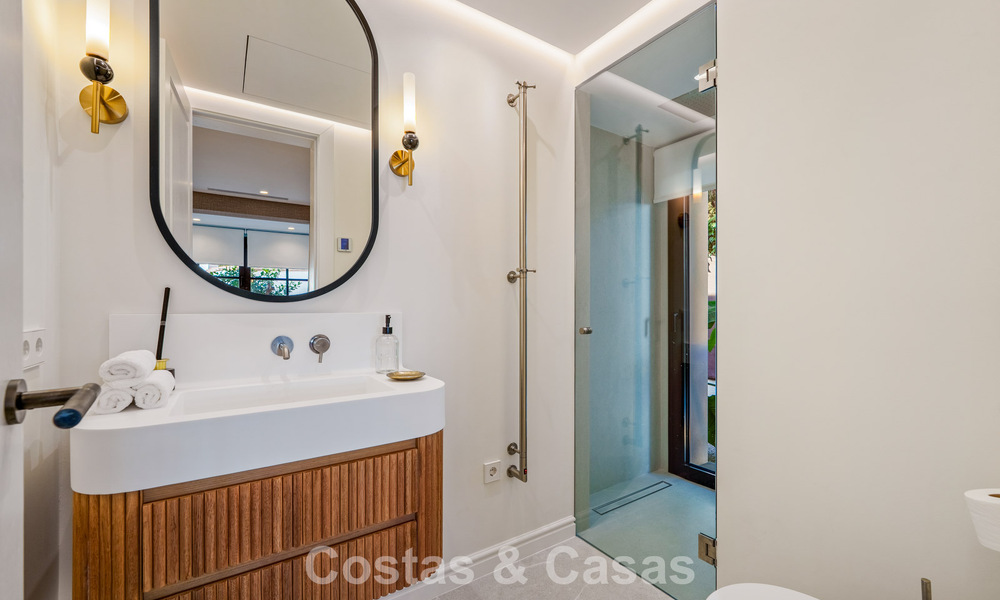 Villa de luxe rénovée de première classe à vendre, dans une communauté privilégiée à La Quinta, Marbella - Benahavis 790245