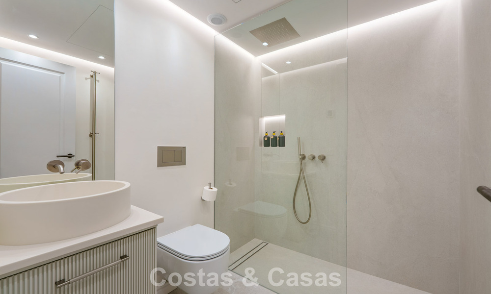 Villa de luxe rénovée de première classe à vendre, dans une communauté privilégiée à La Quinta, Marbella - Benahavis 790254