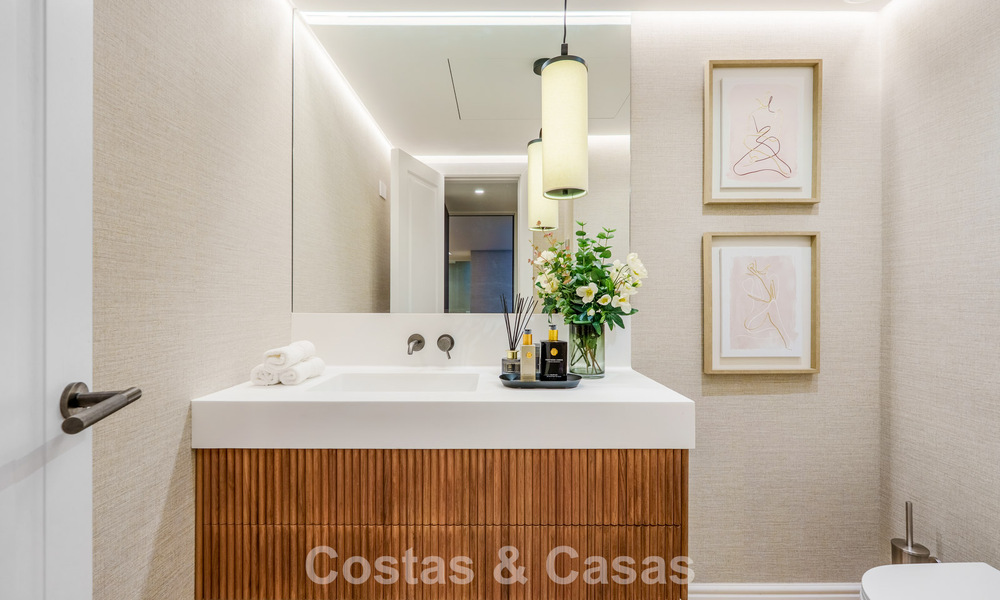 Villa de luxe rénovée de première classe à vendre, dans une communauté privilégiée à La Quinta, Marbella - Benahavis 790255