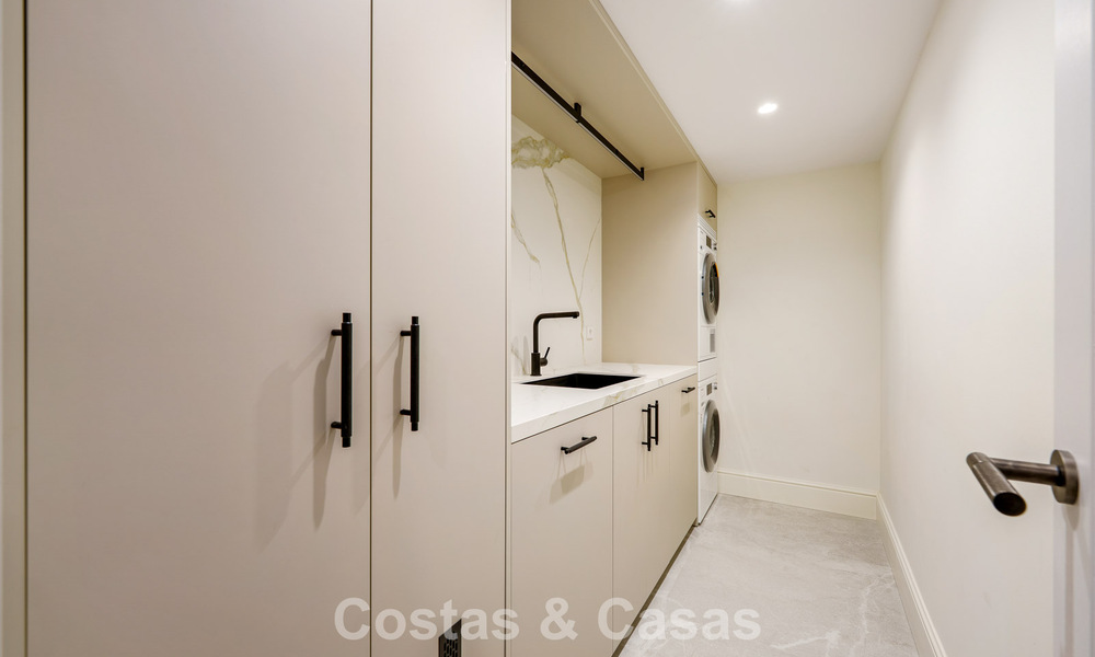 Villa de luxe rénovée de première classe à vendre, dans une communauté privilégiée à La Quinta, Marbella - Benahavis 790256