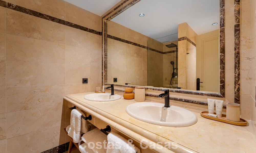 Appartement rénové de manière moderne à vendre dans un magnifique complexe de Sierra Blanca sur le Golden Mile de Marbella 790279