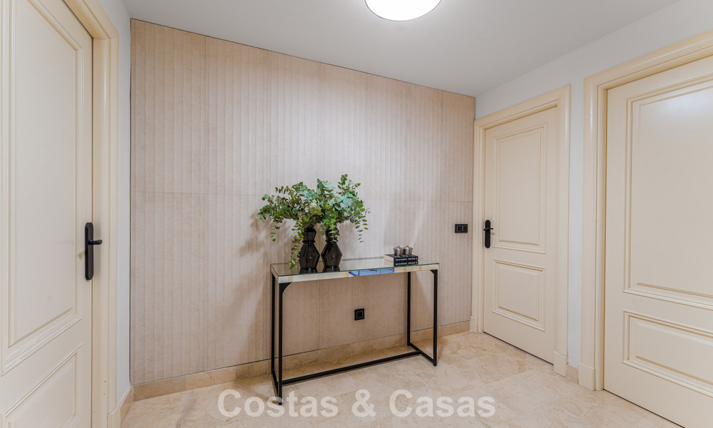 Appartement rénové de manière moderne à vendre dans un magnifique complexe de Sierra Blanca sur le Golden Mile de Marbella 790280