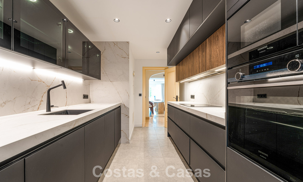 Appartement rénové de manière moderne à vendre dans un magnifique complexe de Sierra Blanca sur le Golden Mile de Marbella 790288