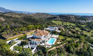 Villa de luxe méditerranéenne à l’architecture classique à vendre avec vue sur la mer au Marbella Club Resort à Benahavís 790330 