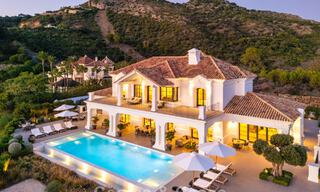 Villa de luxe méditerranéenne à l’architecture classique à vendre avec vue sur la mer au Marbella Club Resort à Benahavís 790334 